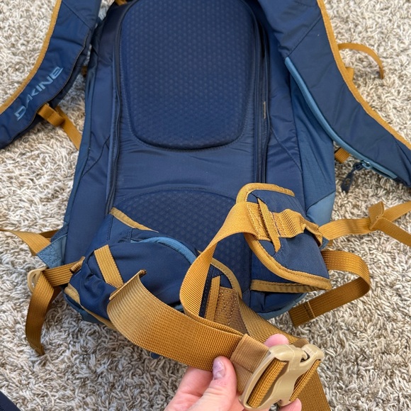 Dakine Mens Snowboarding Backpack Blue and Yellow Backpack - Picture 16 of 16